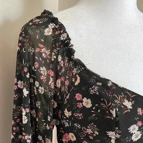 Almost Famous Black Floral Long Sleeve Crop Top With Built-in Bra - Picture 5 of 14